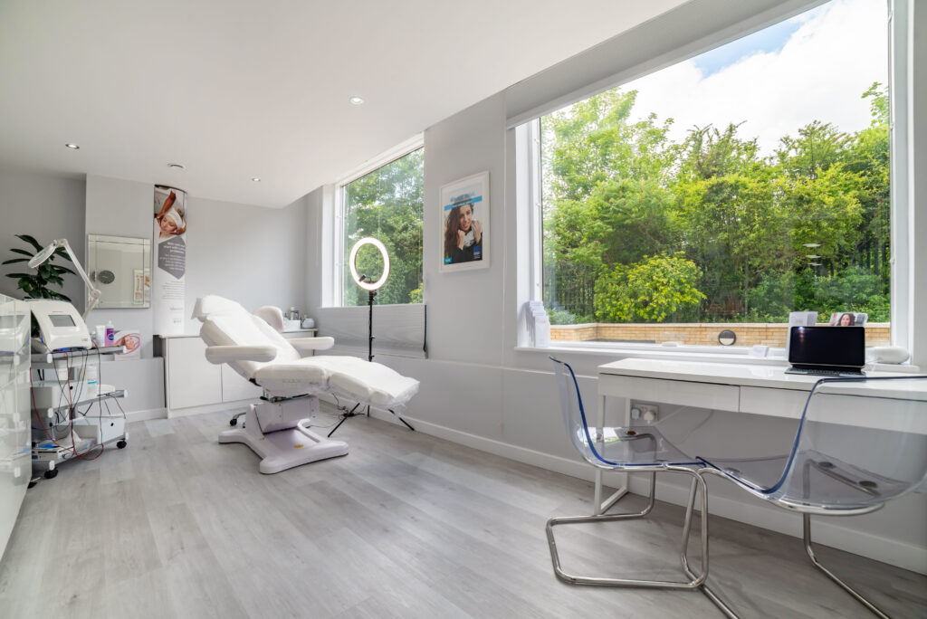 Clinical treatment room with couch