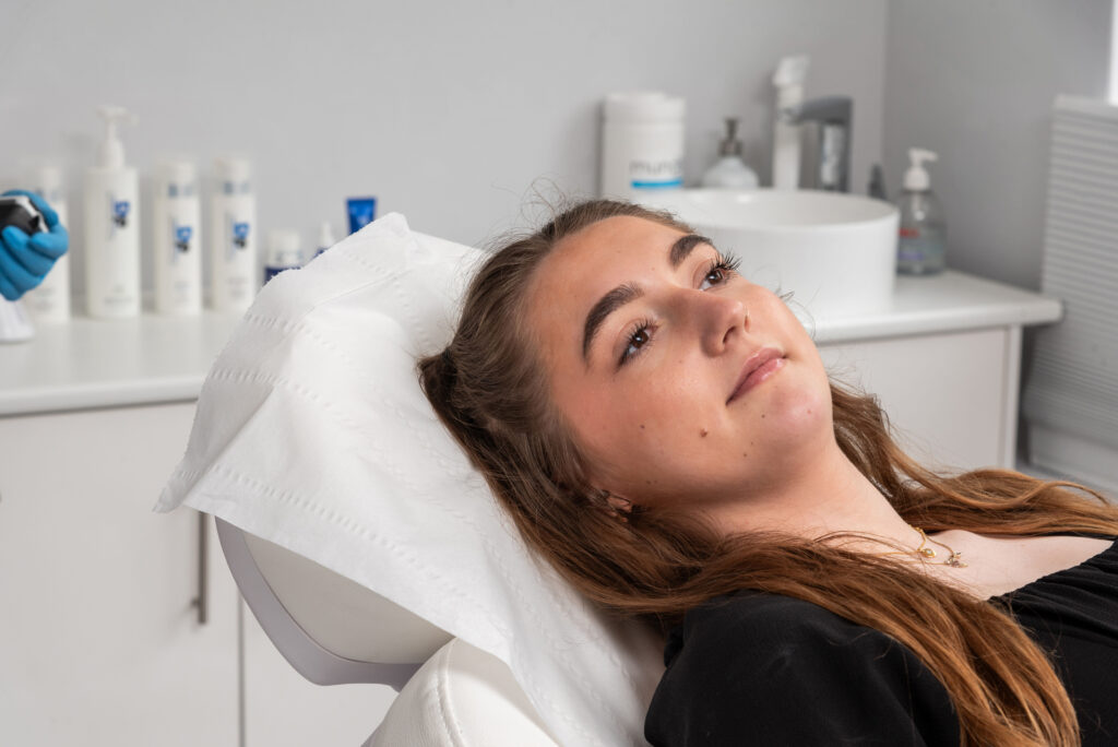 Skin of a woman glowing after H2 Peel Hudro facial