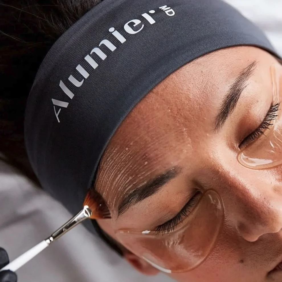 Enzyme application on the skin